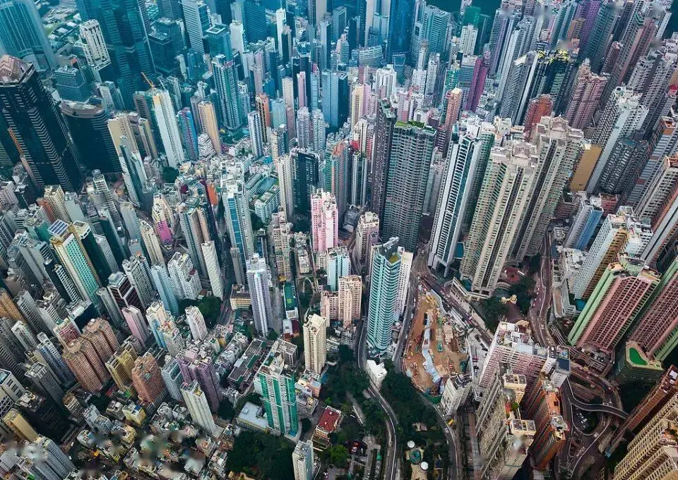 誰在香港抄底樓市？